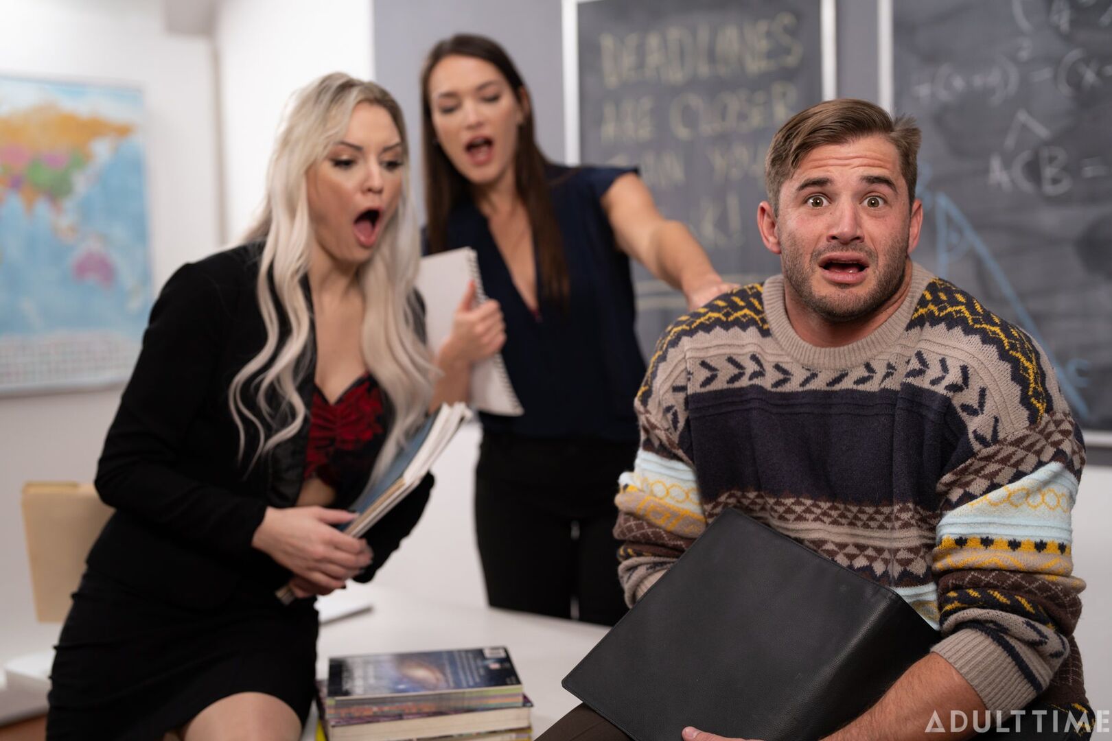 مرد جق میزد زن های جنده لزبین مچشو میگیرن یه دست تریسام جذاب میزنن